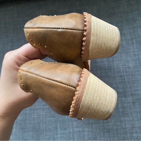 FREE PEOPLE DISTRESSED CUTOUTS BOOTIES - Picture 6 of 11